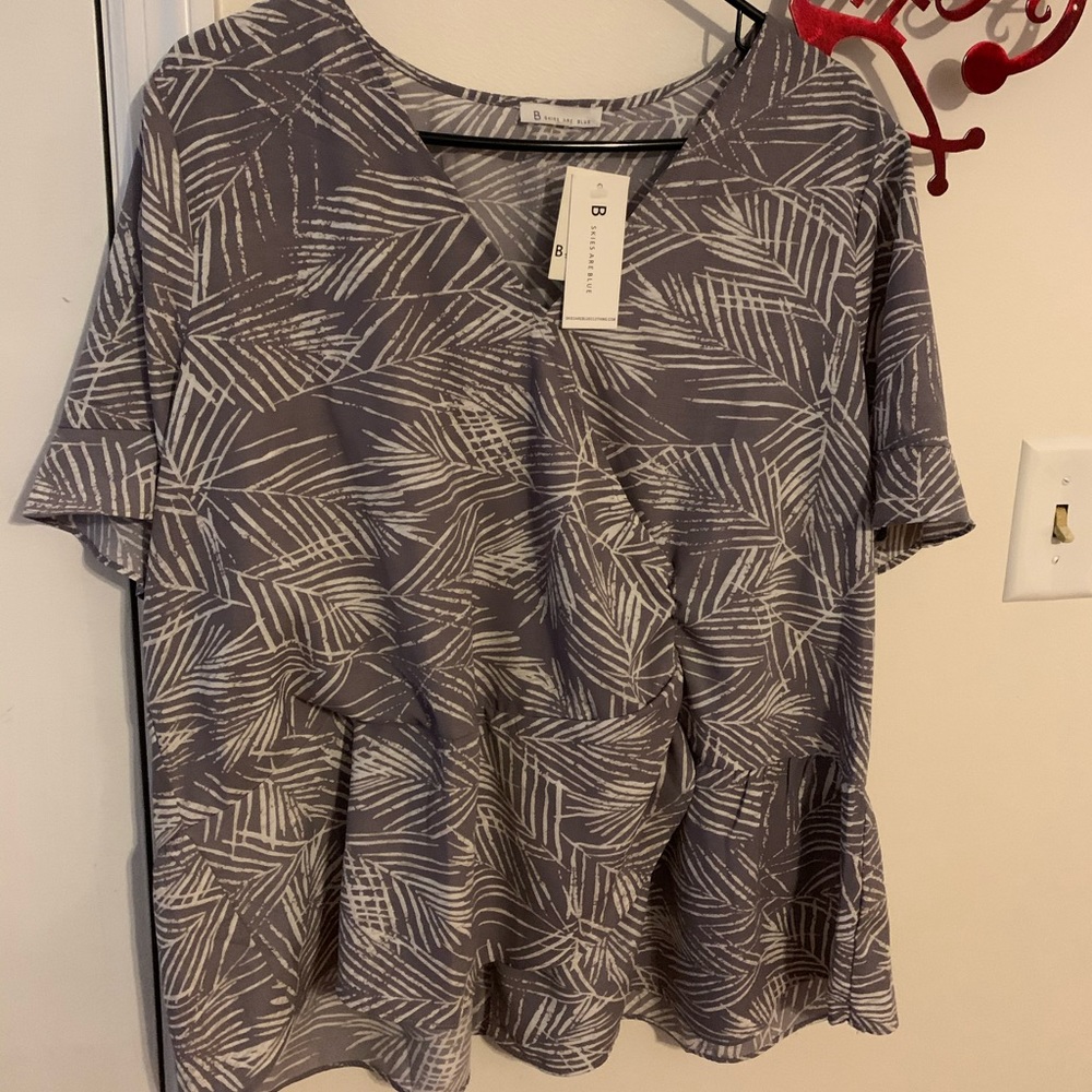 Skies are Blue top NWT